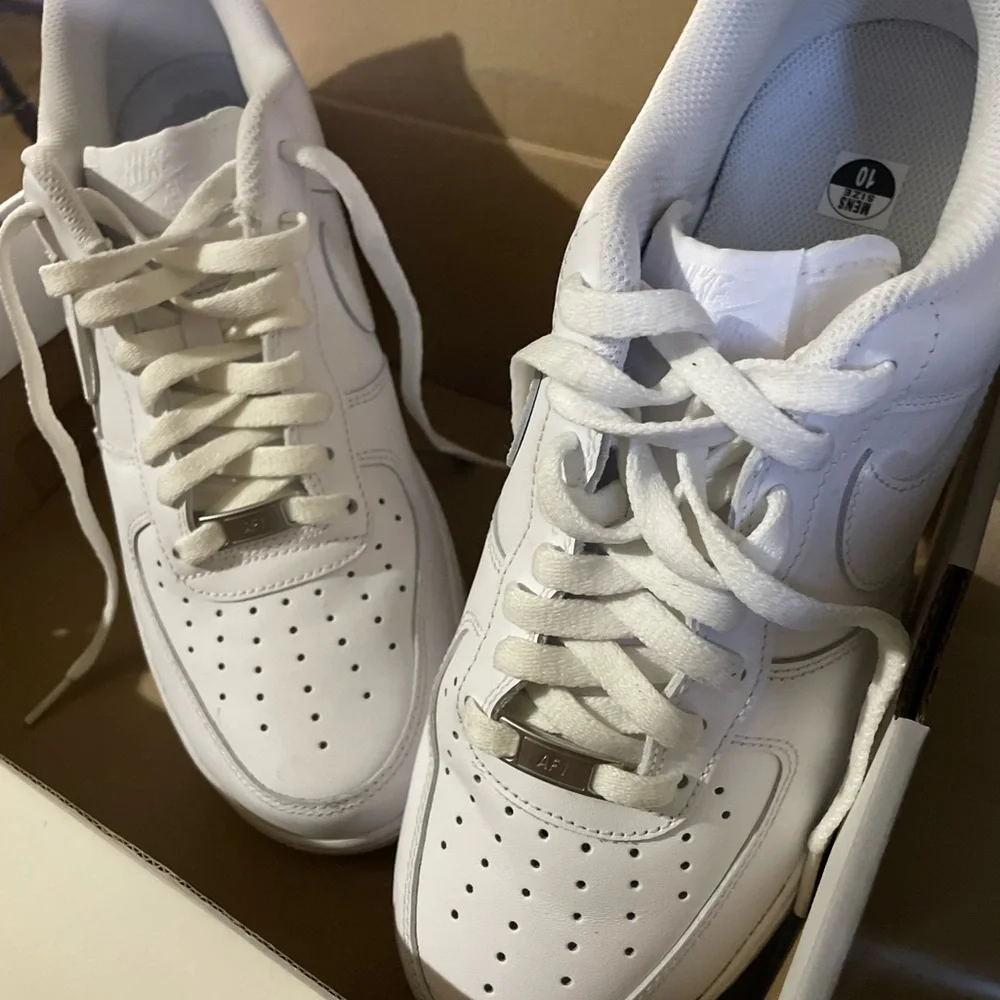 AIR FORCES - Picture 2 of 7